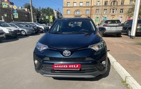 Toyota RAV4, 2018 год, 1 939 000 рублей, 2 фотография