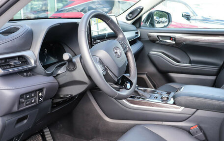 Toyota Highlander, 2024 год, 6 890 000 рублей, 26 фотография