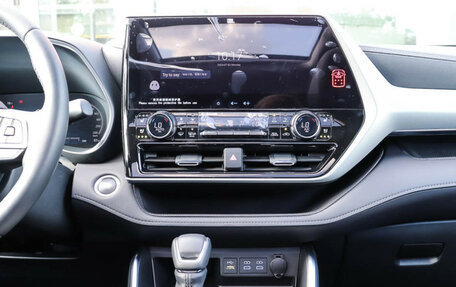 Toyota Highlander, 2024 год, 6 890 000 рублей, 22 фотография