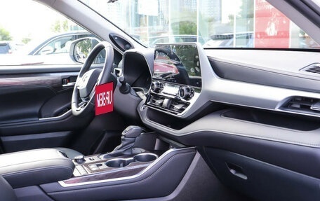 Toyota Highlander, 2024 год, 6 890 000 рублей, 27 фотография