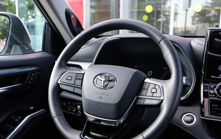 Toyota Highlander, 2024 год, 6 890 000 рублей, 21 фотография