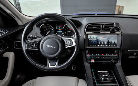 Jaguar F-Pace, 2018 год, 3 190 000 рублей, 21 фотография