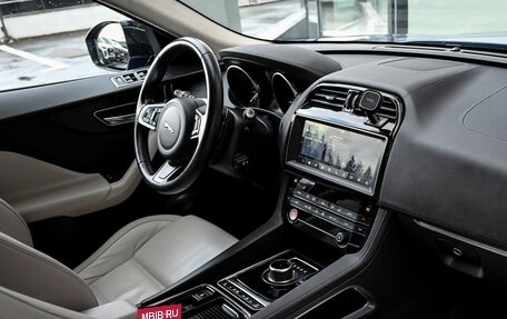 Jaguar F-Pace, 2018 год, 3 190 000 рублей, 20 фотография