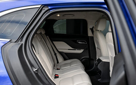 Jaguar F-Pace, 2018 год, 3 190 000 рублей, 22 фотография