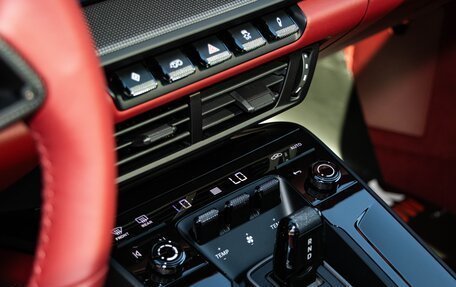 Porsche 911, 2025 год, 32 000 000 рублей, 17 фотография