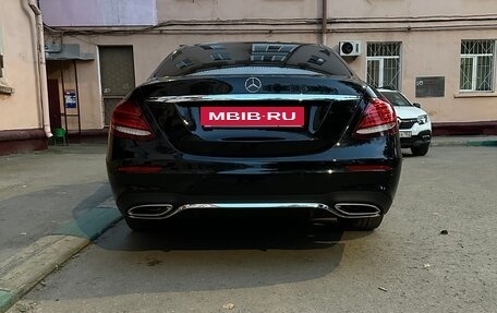 Mercedes-Benz E-Класс, 2019 год, 3 300 000 рублей, 4 фотография