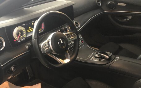 Mercedes-Benz E-Класс, 2019 год, 3 300 000 рублей, 9 фотография