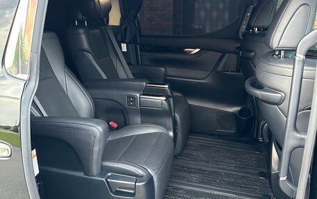 Toyota Vellfire II, 2017 год, 3 650 000 рублей, 12 фотография