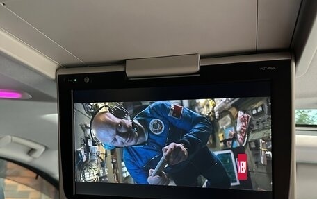 Toyota Vellfire II, 2017 год, 3 650 000 рублей, 15 фотография