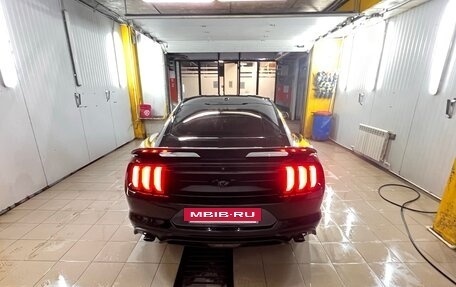 Ford Mustang VI рестайлинг, 2020 год, 2 100 000 рублей, 6 фотография