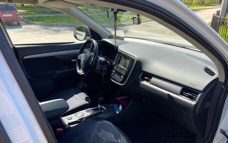 Mitsubishi Outlander III рестайлинг 3, 2012 год, 1 150 000 рублей, 10 фотография