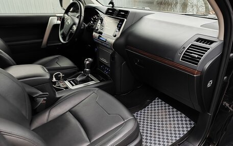 Toyota Land Cruiser Prado 150 рестайлинг 2, 2021 год, 5 800 000 рублей, 5 фотография