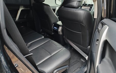 Toyota Land Cruiser Prado 150 рестайлинг 2, 2021 год, 5 800 000 рублей, 3 фотография