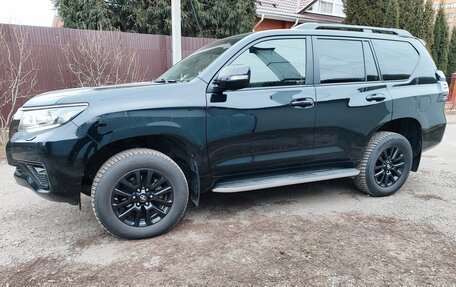 Toyota Land Cruiser Prado 150 рестайлинг 2, 2021 год, 5 800 000 рублей, 8 фотография