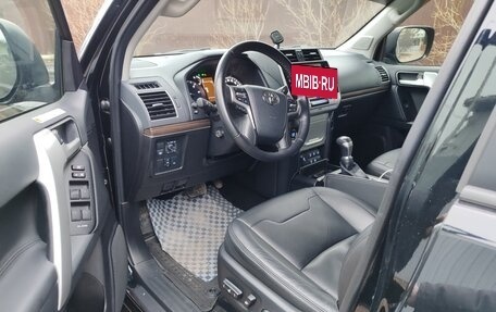 Toyota Land Cruiser Prado 150 рестайлинг 2, 2021 год, 5 800 000 рублей, 14 фотография