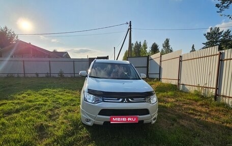 Mitsubishi Outlander III рестайлинг 3, 2014 год, 1 400 000 рублей, 1 фотография