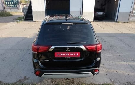 Mitsubishi Outlander III рестайлинг 3, 2021 год, 2 400 000 рублей, 1 фотография
