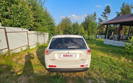 Mitsubishi Outlander III рестайлинг 3, 2014 год, 1 400 000 рублей, 2 фотография