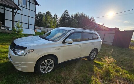 Mitsubishi Outlander III рестайлинг 3, 2014 год, 1 400 000 рублей, 6 фотография
