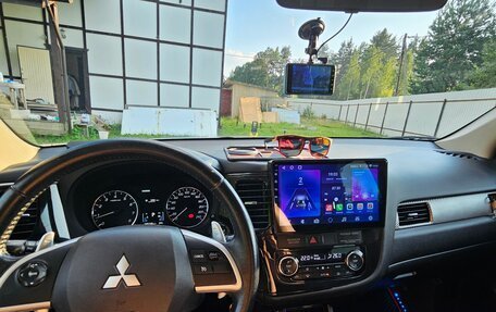 Mitsubishi Outlander III рестайлинг 3, 2014 год, 1 400 000 рублей, 12 фотография