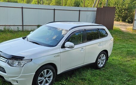 Mitsubishi Outlander III рестайлинг 3, 2014 год, 1 400 000 рублей, 14 фотография