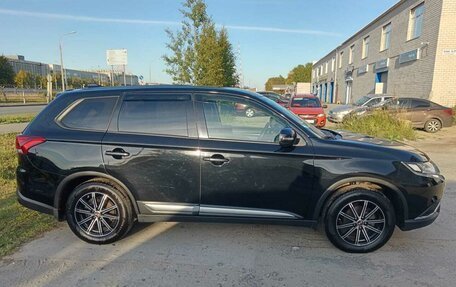 Mitsubishi Outlander III рестайлинг 3, 2021 год, 2 400 000 рублей, 2 фотография