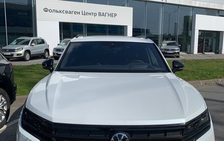 Volkswagen Touareg III, 2021 год, 8 100 000 рублей, 1 фотография