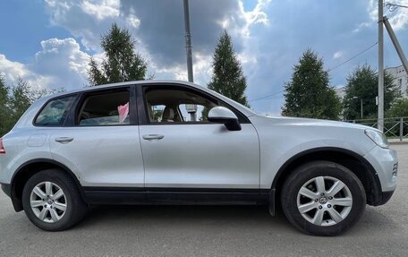 Volkswagen Touareg III, 2011 год, 1 500 000 рублей, 2 фотография