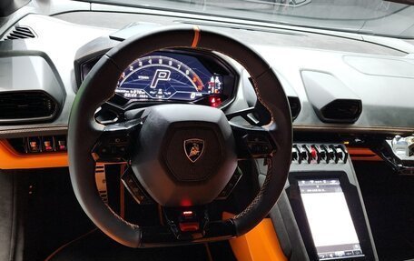 Lamborghini Huracán, 2023 год, 29 000 000 рублей, 5 фотография