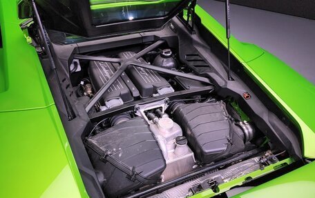 Lamborghini Huracán, 2023 год, 29 000 000 рублей, 10 фотография