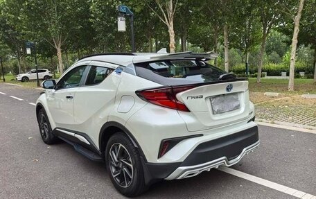 Toyota C-HR I рестайлинг, 2022 год, 1 918 000 рублей, 3 фотография