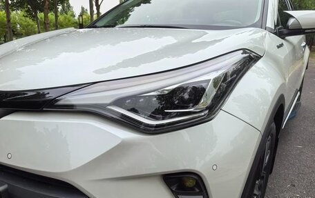 Toyota C-HR I рестайлинг, 2022 год, 1 918 000 рублей, 2 фотография