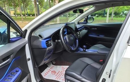 Toyota C-HR I рестайлинг, 2022 год, 1 918 000 рублей, 8 фотография