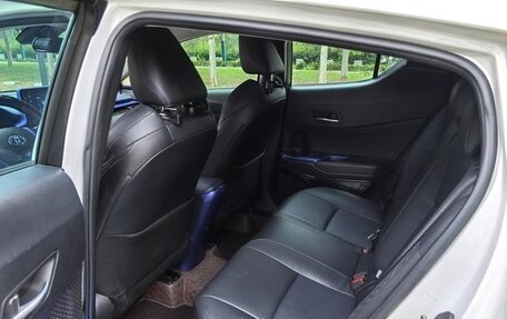 Toyota C-HR I рестайлинг, 2022 год, 1 918 000 рублей, 14 фотография