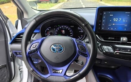 Toyota C-HR I рестайлинг, 2022 год, 1 918 000 рублей, 11 фотография