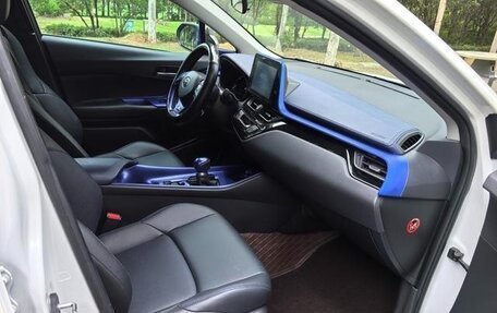 Toyota C-HR I рестайлинг, 2022 год, 1 918 000 рублей, 16 фотография