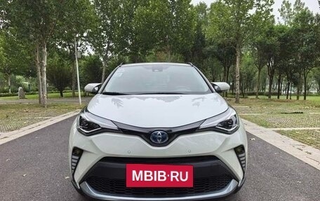 Toyota C-HR I рестайлинг, 2022 год, 1 918 000 рублей, 6 фотография