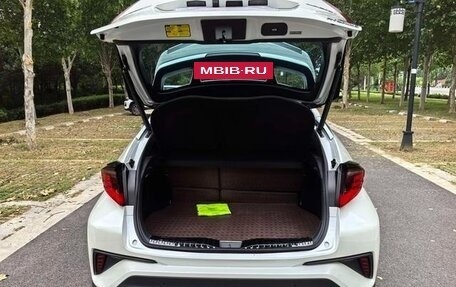 Toyota C-HR I рестайлинг, 2022 год, 1 918 000 рублей, 15 фотография