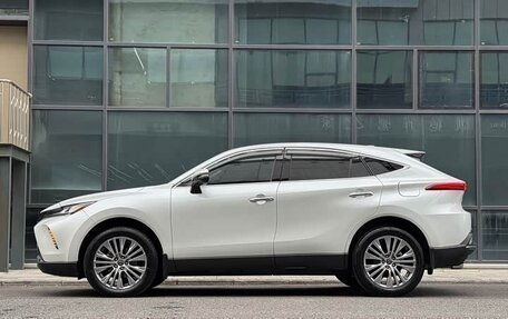 Toyota Harrier, 2022 год, 3 330 000 рублей, 5 фотография