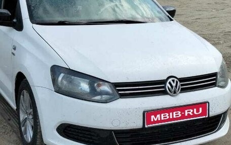 Volkswagen Polo VI (EU Market), 2013 год, 1 300 000 рублей, 1 фотография