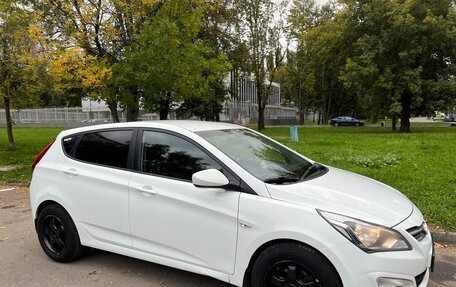 Hyundai Solaris II рестайлинг, 2015 год, 850 000 рублей, 1 фотография