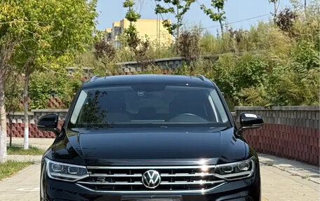 Volkswagen Tiguan II, 2022 год, 1 990 777 рублей, 2 фотография