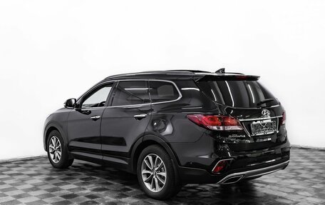 Hyundai Santa Fe III рестайлинг, 2018 год, 1 795 000 рублей, 4 фотография