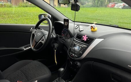 Hyundai Solaris II рестайлинг, 2015 год, 850 000 рублей, 3 фотография