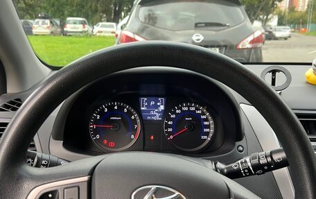 Hyundai Solaris II рестайлинг, 2015 год, 850 000 рублей, 4 фотография