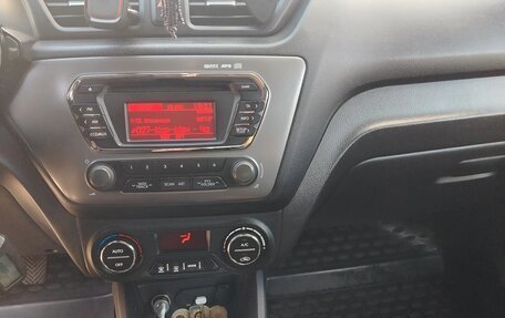 KIA Rio III рестайлинг, 2013 год, 890 000 рублей, 9 фотография