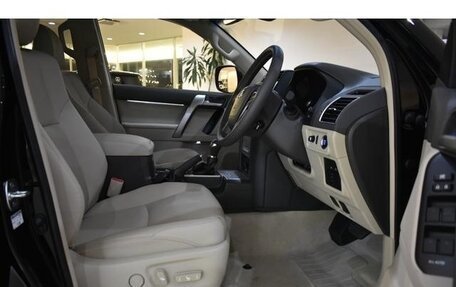 Toyota Land Cruiser Prado 150 рестайлинг 2, 2022 год, 2 965 000 рублей, 17 фотография