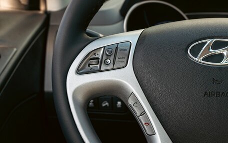 Hyundai ix35 I рестайлинг, 2013 год, 995 000 рублей, 10 фотография