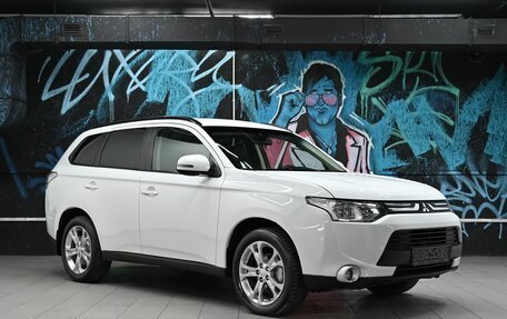 Mitsubishi Outlander III рестайлинг 3, 2014 год, 1 255 000 рублей, 2 фотография