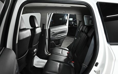 Mitsubishi Outlander III рестайлинг 3, 2014 год, 1 255 000 рублей, 13 фотография